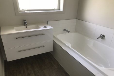 Photo of property in 2/145 Grahams Road, Burnside, Christchurch, 8053