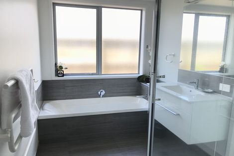 Photo of property in 28 Leet Crescent, Papamoa Beach, Papamoa, 3118