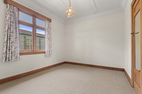 Photo of property in 35 Manapouri Crescent, Hokowhitu, Palmerston North, 4410