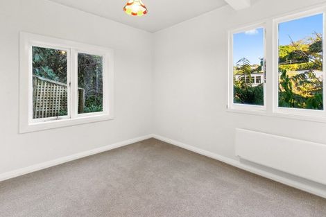Photo of property in 6 Governor Road, Northland, Wellington, 6012