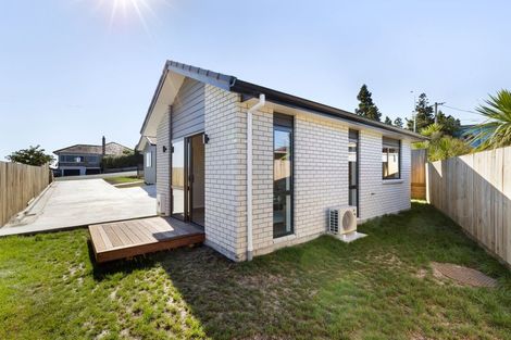 Photo of property in 2/1 Mitcham Avenue, Forest Lake, Hamilton, 3200