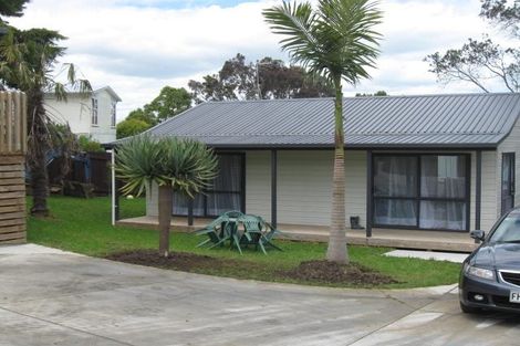 Photo of property in 21a Lantana Road, Green Bay, Auckland, 0604