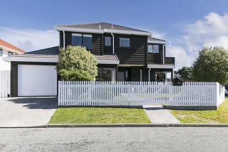 Photo of property in 38b Kaikoura Street, Maupuia, Wellington, 6022