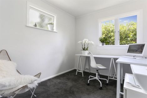 Photo of property in 4a Tiroroa Avenue, Te Atatu South, Auckland, 0610