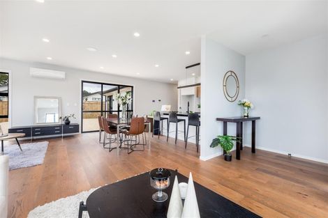 Photo of property in 22 Lewis Younie Road, Kumeu, 0810