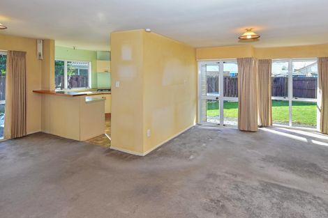 Photo of property in 2/20 Ross Martin Court, Conifer Grove, Takanini, 2112