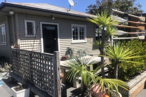 Photo of property in 216 Riccarton Road, Riccarton, Christchurch, 8041