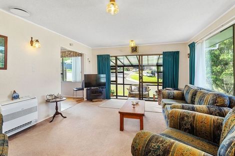 Photo of property in 81 Victory Crescent, Tawa, Wellington, 5028