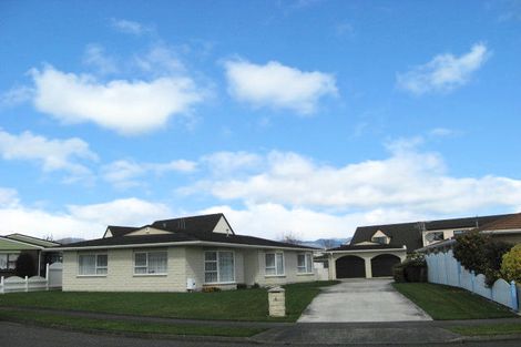 Photo of property in 4 Aitchison Place, Levin, 5510