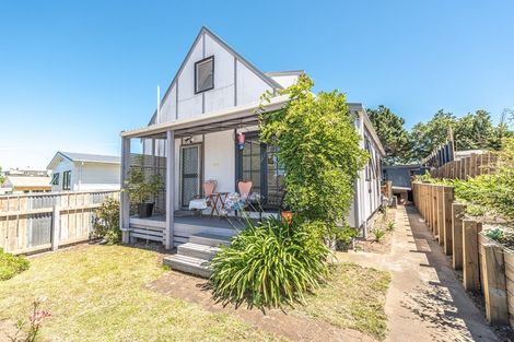 Photo of property in 23 Manuka Street, Castlecliff, Whanganui, 4501