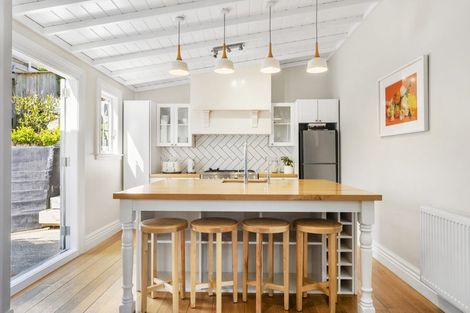 Photo of property in 17 Hamilton Road, Hataitai, Wellington, 6021