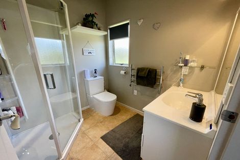 Photo of property in 23 James Nairn Grove, Riverstone Terraces, Upper Hutt, 5018