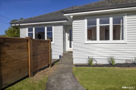 Photo of property in 9 Woodstock Terrace, Tawa, Wellington, 5028