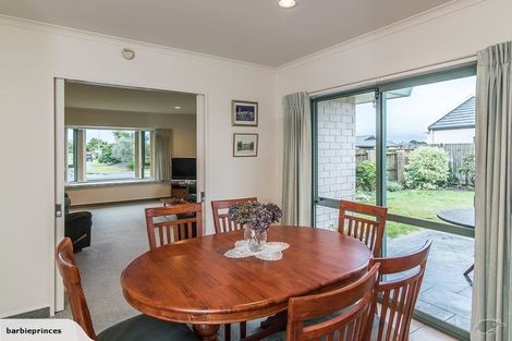 Photo of property in 135 Guildford Drive, Paraparaumu Beach, Paraparaumu, 5032