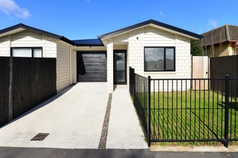 Photo of property in 32 Holland Road, Fairfield, Hamilton, 3214