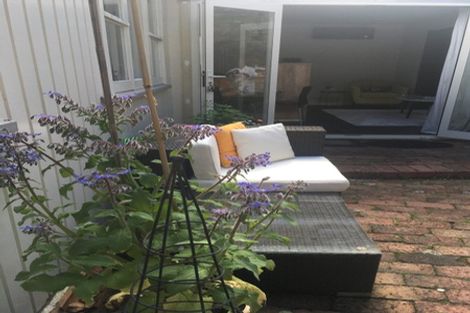 Photo of property in 17 Palliser Road, Roseneath, Wellington, 6011