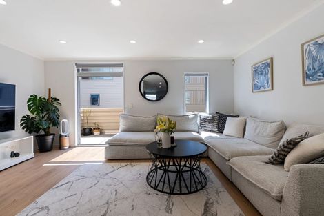 Photo of property in 2/15 Roxburgh Street, Mount Victoria, Wellington, 6011