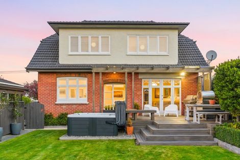 Photo of property in 17 Wycolla Avenue, Saint Clair, Dunedin, 9012