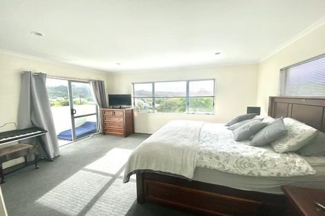Photo of property in 1 Thomas Hamer Place, Greenhithe, Auckland, 0632