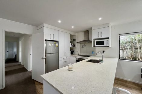 Photo of property in 1/95 Hobsonville Road, West Harbour, Auckland, 0618