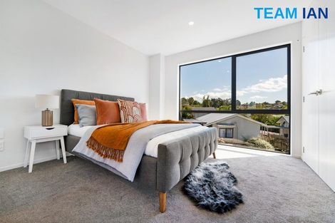 Photo of property in 7/11 Kayle Glen, West Harbour, Auckland, 0618