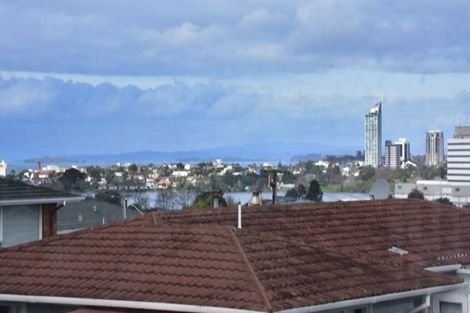 Photo of property in 67 Forrest Hill Road, Milford, Auckland, 0620