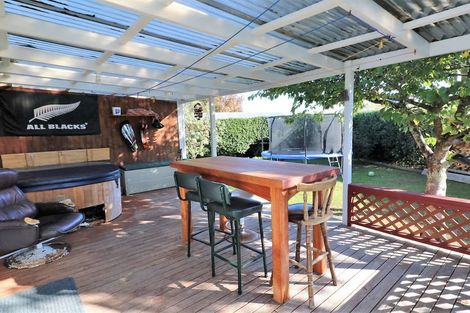 Photo of property in 2 Fairbrother Street, Carterton, 5713