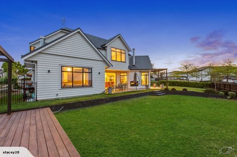 Photo of property in 11 Asola Place, Karaka, Papakura, 2113