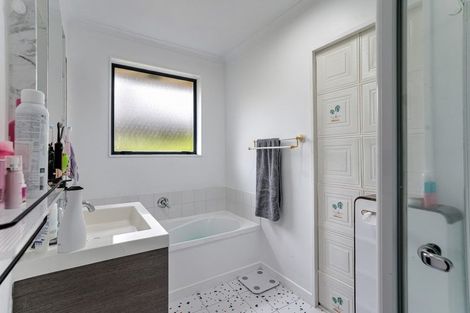 Photo of property in 115c Woodglen Road, Glen Eden, Auckland, 0602