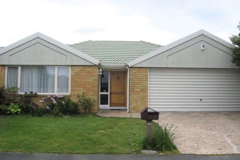 Photo of property in 24 Farnswood Place, Redwood, Christchurch, 8051