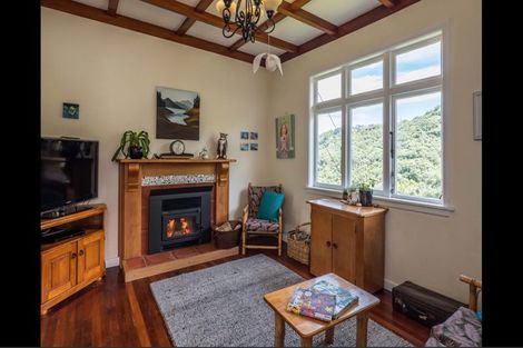 Photo of property in 175 Houghton Bay Road, Houghton Bay, Wellington, 6023