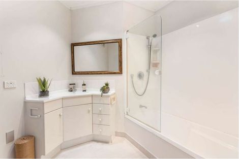 Photo of property in 2/296 Wairau Road, Glenfield, Auckland, 0629