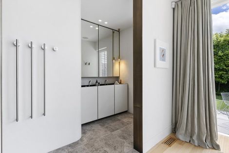 Photo of property in 28 St Marys Road, Saint Marys Bay, Auckland, 1011