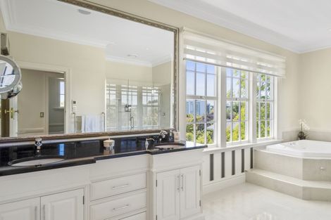 Photo of property in 122 Straven Road, Fendalton, Christchurch, 8014