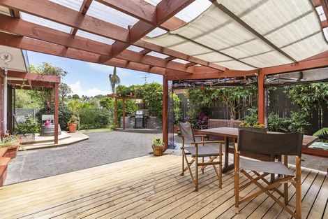 Photo of property in 15 Pinewood Grove, Botany Downs, Auckland, 2010