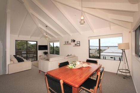 Photo of property in 2/123 Queen Street, Northcote Point, Auckland, 0627