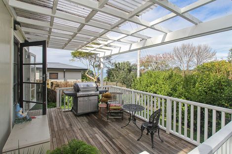 Photo of property in 4 Mceldowney Road, Titirangi, Auckland, 0604