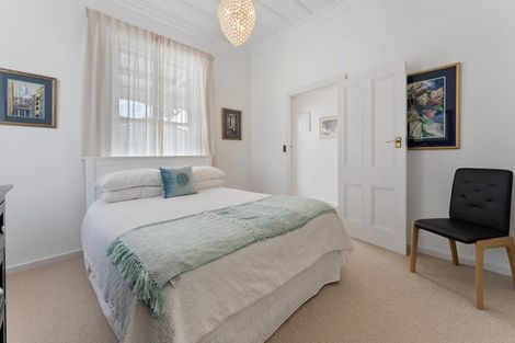 Photo of property in 9 Mayfair Place, Westown, New Plymouth, 4310