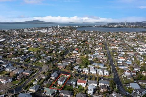 Photo of property in 51 Gordon Avenue, Forrest Hill, Auckland, 0620