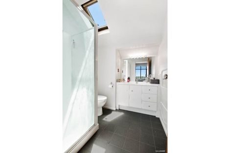 Photo of property in 30 Rosemary Avenue, Forrest Hill, Auckland, 0620