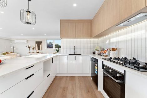 Photo of property in 4 Kelston Street, New Lynn, Auckland, 0600