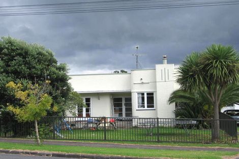 Photo of property in 32 Northall Road, New Lynn, Auckland, 0600