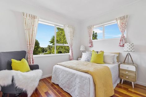 Photo of property in 18 Leewood Place, Pakuranga Heights, Auckland, 2010