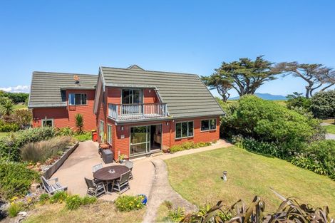 Photo of property in 2 Kitchener Street, Te Horo Beach, Otaki, 5581