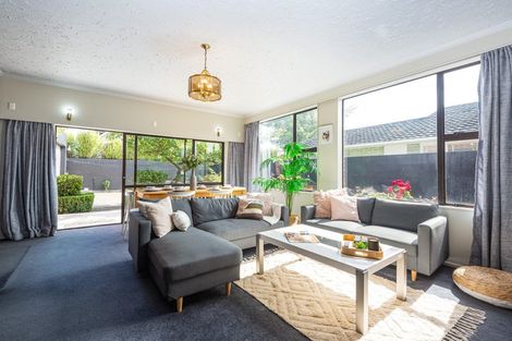Photo of property in 327 Avonhead Road, Avonhead, Christchurch, 8042