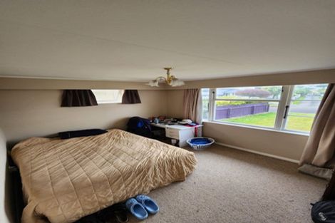 Photo of property in 4 Woburn Place, Takaro, Palmerston North, 4412