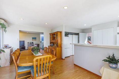 Photo of property in 2/7 Calypso Place, Rothesay Bay, Auckland, 0630