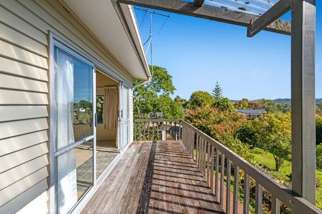 Photo of property in 16 Pohutukawa Avenue, Red Beach, 0932