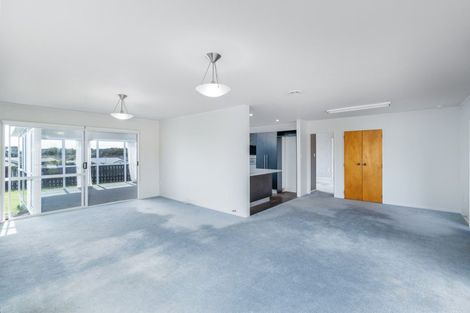 Photo of property in 26 Heta Road, Highlands Park, New Plymouth, 4312
