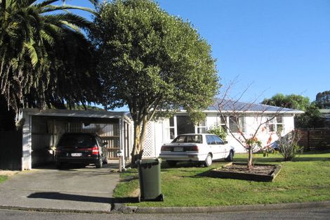 Photo of property in 4 Brazier Grove, Paraparaumu, 5032